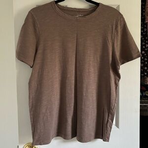 Women’s Universal Thread short sleeve shirt